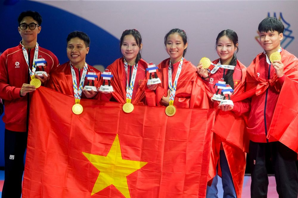 Đội hình giành Huy chương Vàng của đội tuyển Taekwondo Việt Nam với bài quyền làm mãn nhãn người xem.