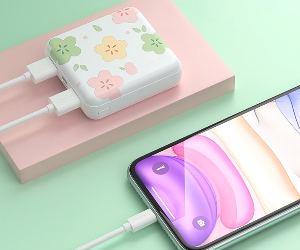 Không chỉ dành cho smartphone nếu bạn có tai nghe Bluetooth, máy ảnh nhỏ, loa di động… một cục pin dự phòng đủ dung lượng sẽ giúp bạn “cứu” tất cả thiết bị khi cần.