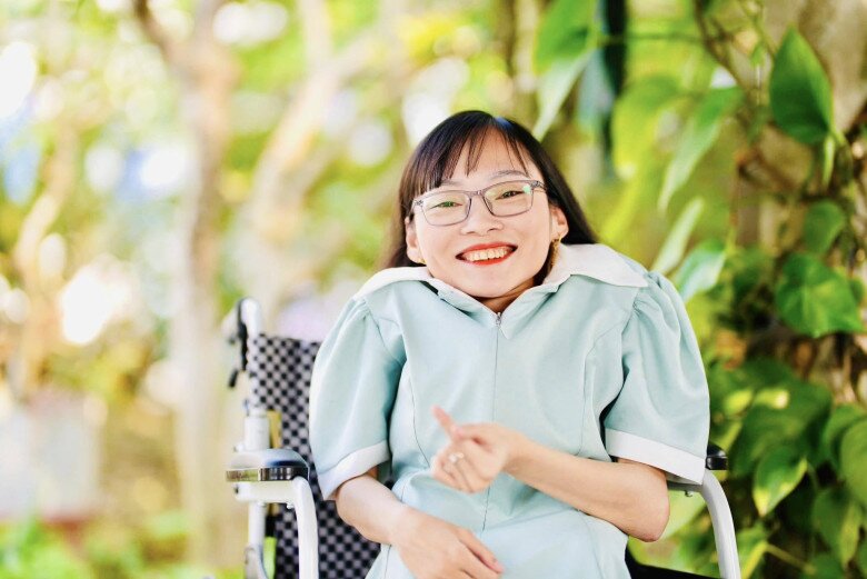 Năm 19 tuổi khi nhiều người bạn bận rộn ôn thi đại học, cô lại lựa chọn một con đường khác chính dạy học tại chính ngôi nhà nhỏ của mình.