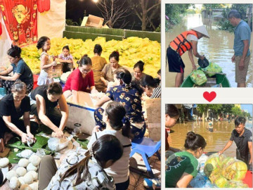 Ấm lòng bà con trong xóm rủ nhau thổi lửa, chuẩn bị cơm nóng, lạc rang gửi đến vùng tâm lũ