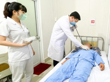 Bác sĩ BV Chợ Rẫy phối hợp y tế cơ sở cứu sống 2 bệnh nhân đột quỵ ở Phú Quốc