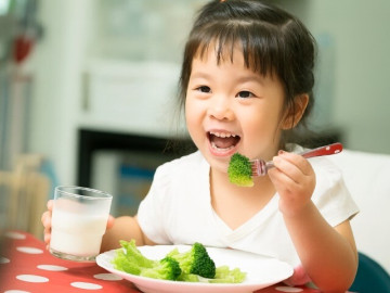 Sức khỏe - Muốn con lớn lên khỏe mạnh, bố mẹ cần lưu ngay 5 cách xây dựng hệ miễn dịch từ những năm tháng đầu đời