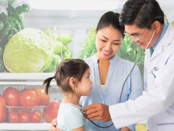 “Tủ lạnh chống ốm vặt” của gia đình: 8 món bố mẹ luôn phải để trong nhà để phòng bệnh lúc giao mùa