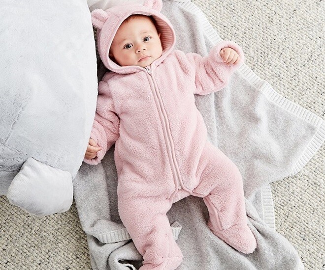 Giữ ấm cơ thể cho trẻ vào buổi sáng là điều cực kỳ quan trọng để bảo vệ trẻ. Ảnh minh họa. 