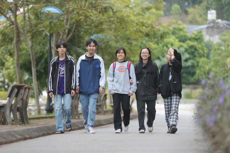 Anh Thư quay trở lại trường đại học sau khi ghép phổi. Hiện sức khỏe của Thư ổn định, vẫn tái khám định kỳ theo hướng dẫn của bác sĩ. 