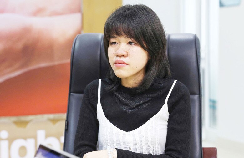 Anh Thư nhớ lại thời điểm sự sống của em chỉ được tính bằng tháng và duy trì bằng những bình oxy. 