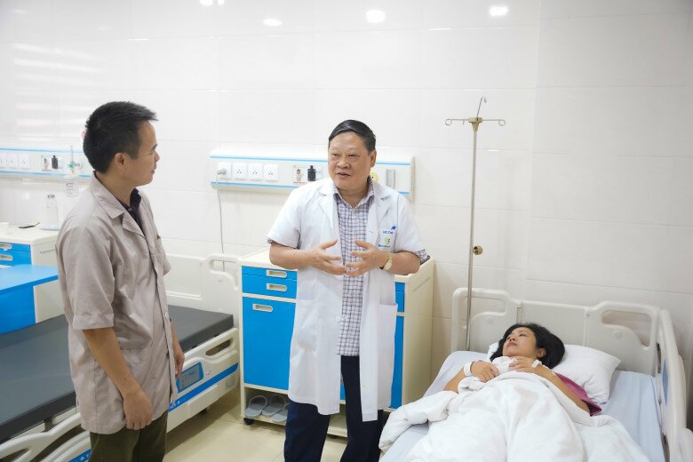GS Nguyễn Viết Tiến cho biết, ngoài điều trị các bệnh liên quan đến phụ khoa, kỹ thuật này còn điều trị cả các khối u ung thư. 