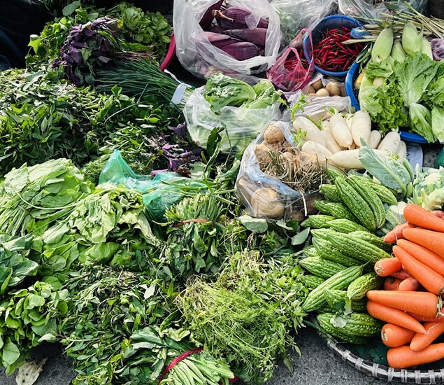 Rau xanh tăng giá chóng mặt, khiến nhiều người phải thay đổi cơ cấu bữa ăn. Ảnh minh họa. 