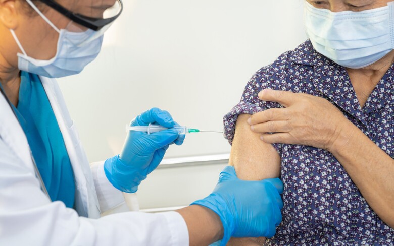 Hãy tiêm phòng cúm hàng năm để tránh nguy cơ mắc và biến chứng, nhất là trẻ nhỏ, người già và người có bệnh lý nền. 