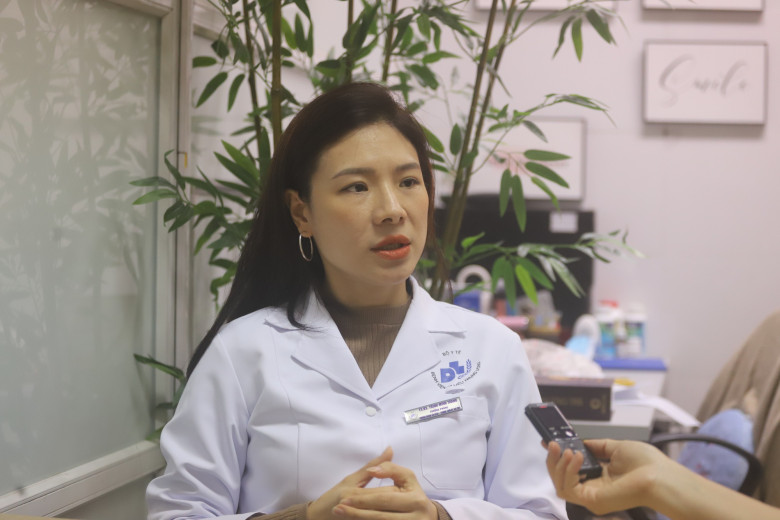 Bác sĩ Trang cảnh báo, hiện HIV lây chủ yếu qua quan hệ tình dục không an toàn, nhất là những nhóm quan hệ đồng tính.