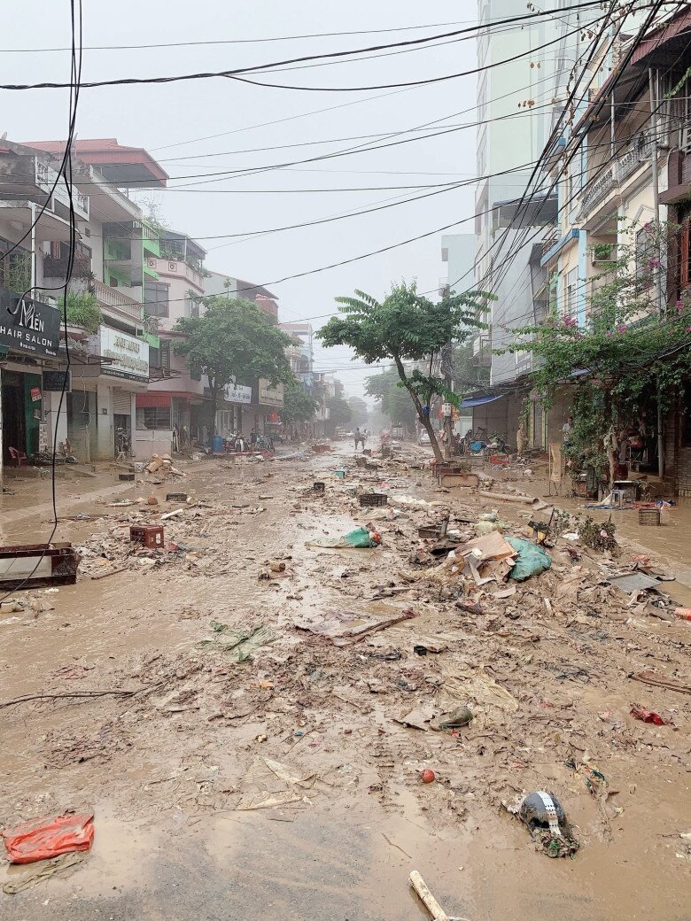 Xử lý môi trường, nhất là các loại xác động vật là rất quan trọng để tránh mầm bệnh lây sang người.