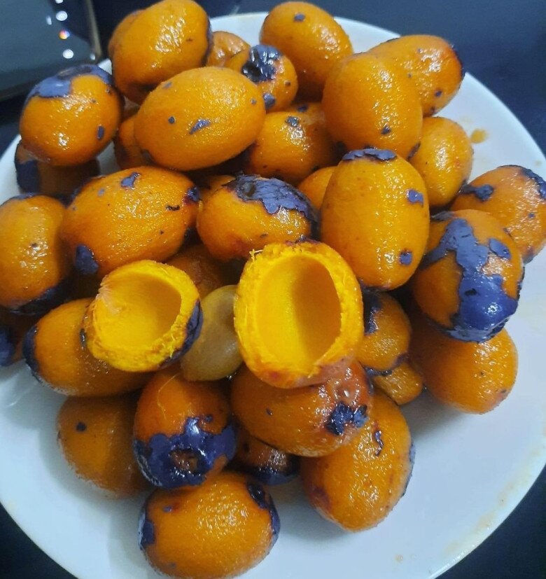 Do cọ chứa nhiều chất tannin, vì thế khi ăn cần bỏ phần bỏ để tránh tắc ruột, táo bón. Ảnh minh họa. 