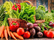 Màu sắc rau củ quả tiết lộ gì về dinh dưỡng và tác dụng, nên ăn rau màu xanh, màu đỏ hay màu tím là tốt nhất?