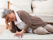 Sức khỏe - Người phụ nữ bị đột quỵ vì thói quen nhiều người làm trong mùa lạnh, bác sĩ khuyên làm 5 điều để phòng bệnh