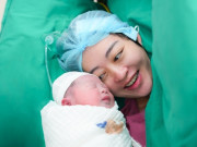 Em bé đầu tiên tại Việt Nam chào đời từ người mẹ có khối u được điều trị không cần phẫu thuật xâm lấn