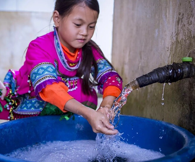 Rửa và vệ sinh tay là việc làm đơn giản nhưng được đánh giá quan trọng nhất trong phòng bệnh mùa mưa lũ. Ảnh minh hoạ.