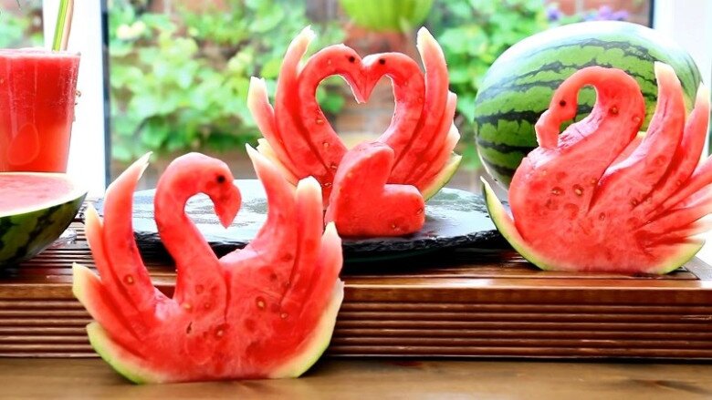 Bổ và trình bày trái cây đẹp mắt cũng là cách kích thích trẻ sử dụng nhiều trái cây hơn. Ảnh minh họa. 