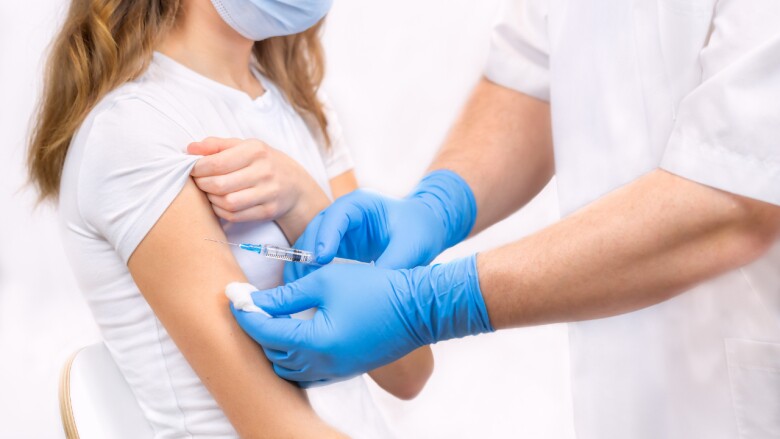 Tiêm vắc xin là biện pháp duy nhất và hiệu quả để phòng bệnh viêm não mô cầu. Ảnh minh họa. 