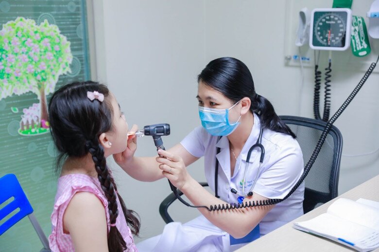 Các chuyên gia đều cảnh báo, việc kê đơn thuốc phải được thực hiện bởi bác sĩ sau khi thăm khám trực tiếp. Ảnh minh họa. 