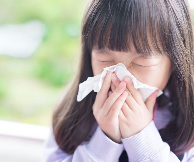 Trời lạnh l&agrave; nguy&ecirc;n nh&acirc;n khiến nhiều bệnh h&ocirc; hấp ở trẻ gia tăng. Ảnh minh họa. 