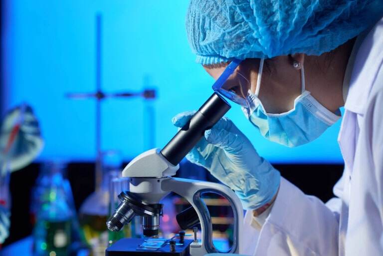 Xét nghiệm ADN từ nước ối cho độ chính xác lên đến 99,99%. Ảnh minh họa.