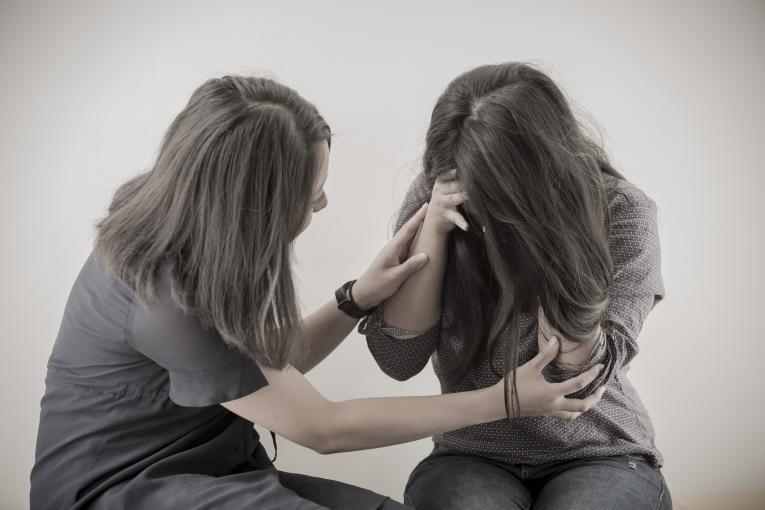 Chăm sóc sức khỏe tinh thần ở những người trẻ rất quan trọng, nhất là những người đang gặp sự cố trong cuộc sống. Ảnh minh họa. 