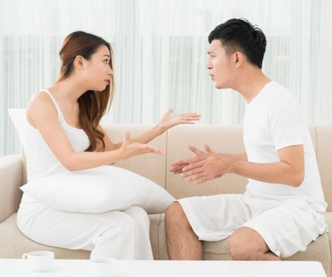 Sau nhiều đêm chị chồng gọi dậy hành hạ, dày vò, vợ quyết định đưa chồng vào viện tâm thần. Ảnh minh họa. 