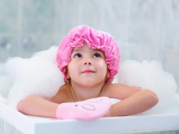 Trời lạnh có nên tắm cho trẻ hằng ngày, dù lười tắm đến mấy cũng đừng quên vệ sinh 3 vùng này trên người cho con