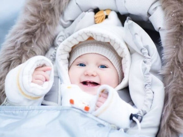 Giữ ấm cho con kiểu này, cha mẹ tưởng đúng nhưng có thể hại con, thậm chí hại cả tính mạng