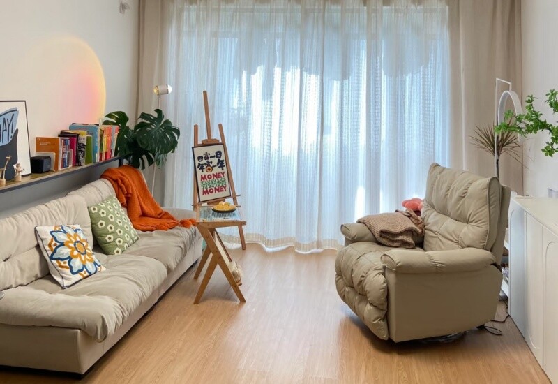 Nhắc đến formaldehyde, hầu hết mọi người đều nghĩ ngay đến sơn tường, gỗ ép hay keo dán. Vì thế sau khi sửa nhà xong, ai cũng mở cửa sổ thông gió hàng tuần liền để khử mùi và “đuổi” lượng formaldehyde ra khỏi không khí trong nhà. 