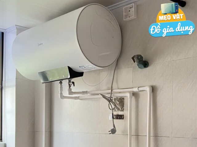 Dưới bình nóng lạnh có một công tắc ẩn, bật lên giúp tiết kiệm nửa tiền điện, đảm bảo sức khỏe gia đình