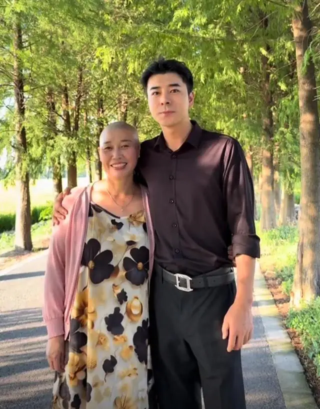 8X đẹp trai như tổng tài bên vợ trọc đầu hơn 10 tuổi, câu chuyện phía sau khiến nhiều người ngưỡng mộ - 3