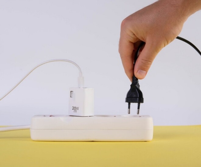 9 thiết bị điện này đừng cắm vào ổ cắm nối dài vì vừa tốn tiền, vừa dễ thành amp;#34;bom nổ chậmamp;#34; trong nhà - 1