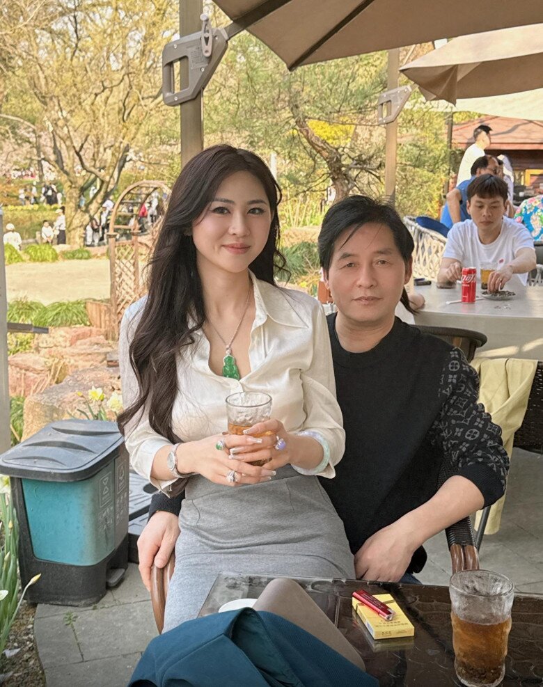 Viện Viện và chồng hơn 32 tuổi.