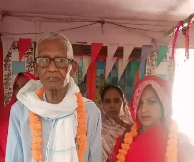 Ông Sangruram bất chấp lời khuyên của gia đình để cưới vợ trẻ kém 40 tuổi.