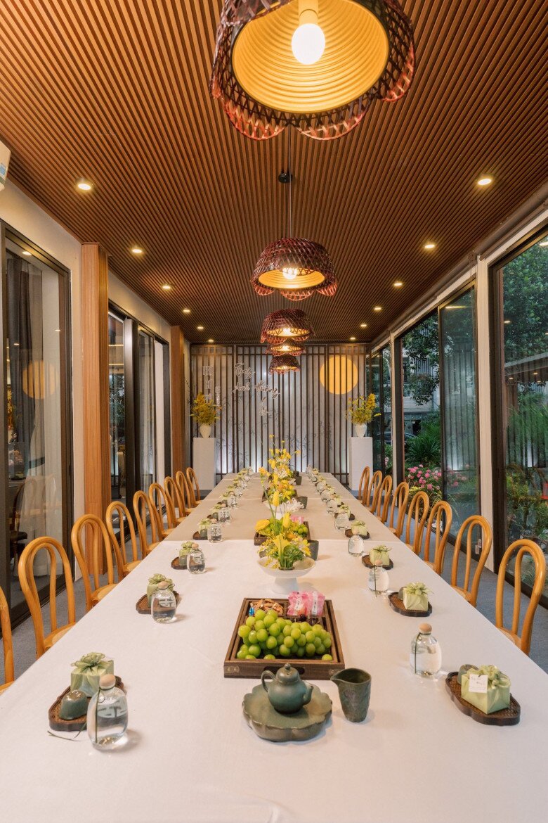 Bên trong biệt thự nhà vườn của chồng Á hậu Hương Ly: Cây cổ thụ tiền tỷ, hồ cá Koi và cầu đỏ đẹp như phim - 13