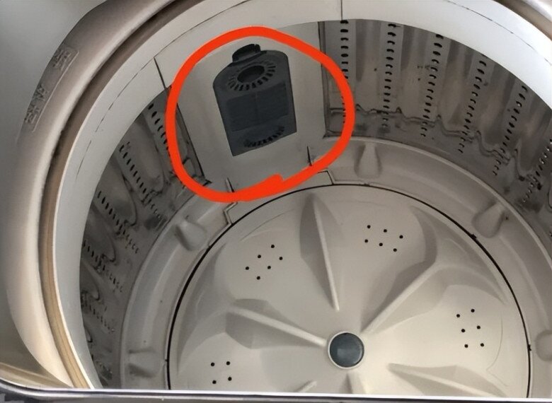 Bên trong máy giặt có một cơ quan nhỏ, mỗi tháng mở ra một lần, quần áo giặt xong sẽ sạch hơn hẳn