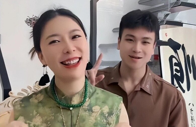 Cưới trai trẻ kém 20 tuổi, nữ đại gia U50 liều mạng mang thai, nhìn ảnh bạn bè gửi mà lạnh lòng - 4