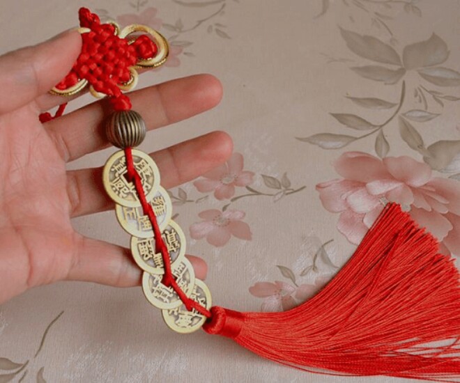 Đặt gì dưới gối để chiêu tài? Người xưa dạy đặt 5 thứ này sẽ giúp tài lộc hanh thông - 1