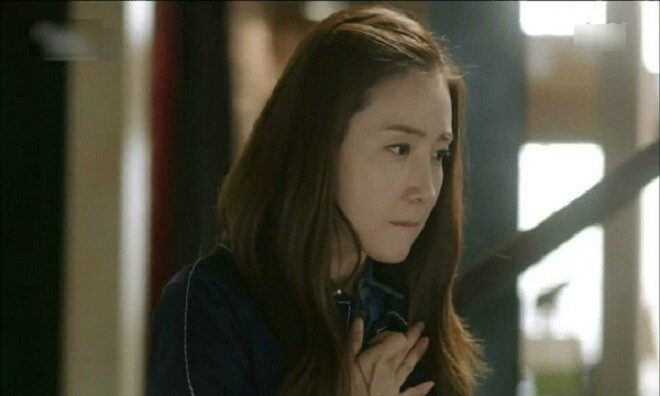 Tôi sững sờ khi vô tình nghe cuộc trò chuyện của mẹ anh và bà nội. (Ảnh minh họa)