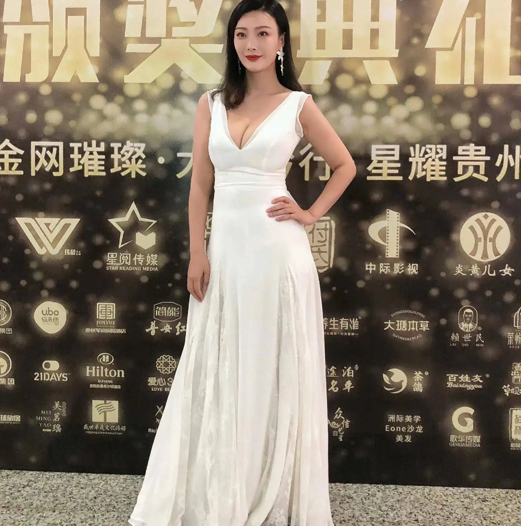 Đối thủ của Can Lộ Lộ bỏ nghề bác sĩ làm diễn viên, giúp mối tình đầu quay phim “nóng” và cái kết - 7