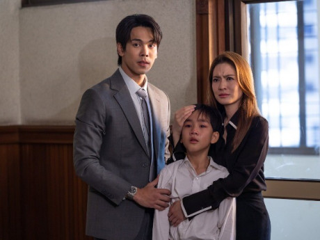 Tái hôn với người vợ câm, ngày sinh nhật tôi, con trai nói một câu khiến tôi sợ tái mặt