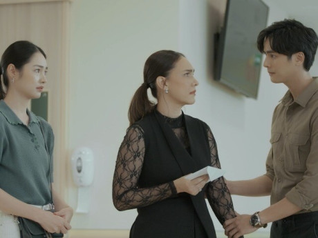 Mời vợ cũ đến dự sinh nhật sau 5 năm ly hôn, cô ấy dẫn theo một người, tôi liền đưa mẹ về quê