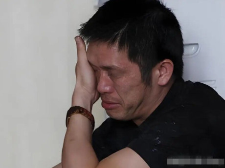 Thấy con trai giống một vị khách trong đám cưới, người đàn ông lén xét nghiệm ADN rồi bẽ bàng trước sự thật