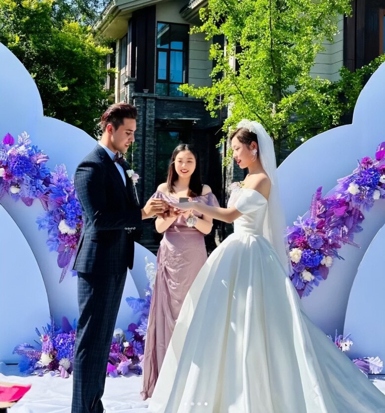 Đám cưới ở Trung Quốc của cặp đôi.