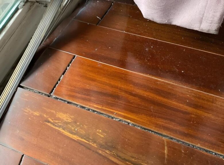 Lát sàn gỗ được 2 năm, tôi cắn răng tháo bỏ để quay lại dùng gạch men vì khác biệt quá lớn! - 4