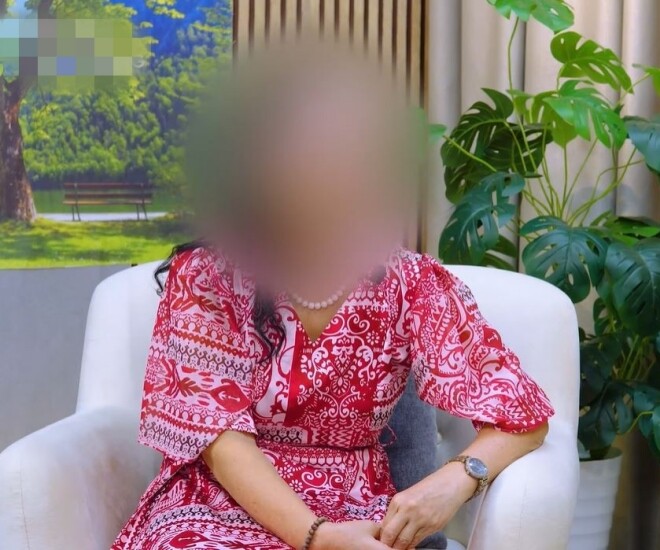 Mẹ U70 đi amp;#34;ăn vụngamp;#34; bị con gái bắt được, bố tiết lộ một bí mật khiến con cái càng sốc hơn - 1