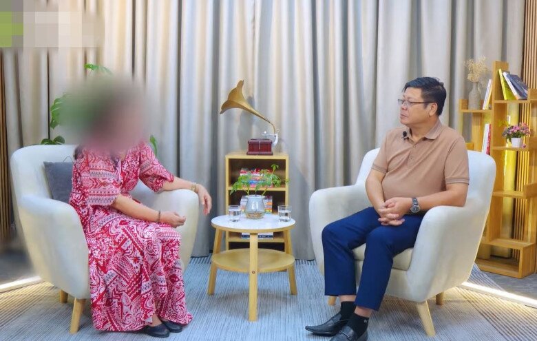 Mẹ U70 đi amp;#34;ăn vụngamp;#34; bị con gái bắt được, bố tiết lộ một bí mật khiến con cái càng sốc hơn - 2