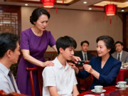 Yêu - Đậu đại học cô út cho tôi tấm thẻ 500 triệu, mẹ đòi đi kiểm tra ngay, thấy số dư cả nhà đều khóc