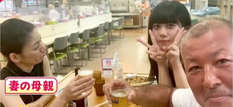 Người đàn ông lén cưới con gái của bạn thân kém 30 tuổi, 9 tháng sau nghẹn ngào thốt lên 5 từ - 2